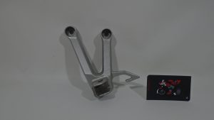 SOPORTE ESTRIBO TRASERO IZQUIERDO SUZUKI SV 650 INYECCION 03-05